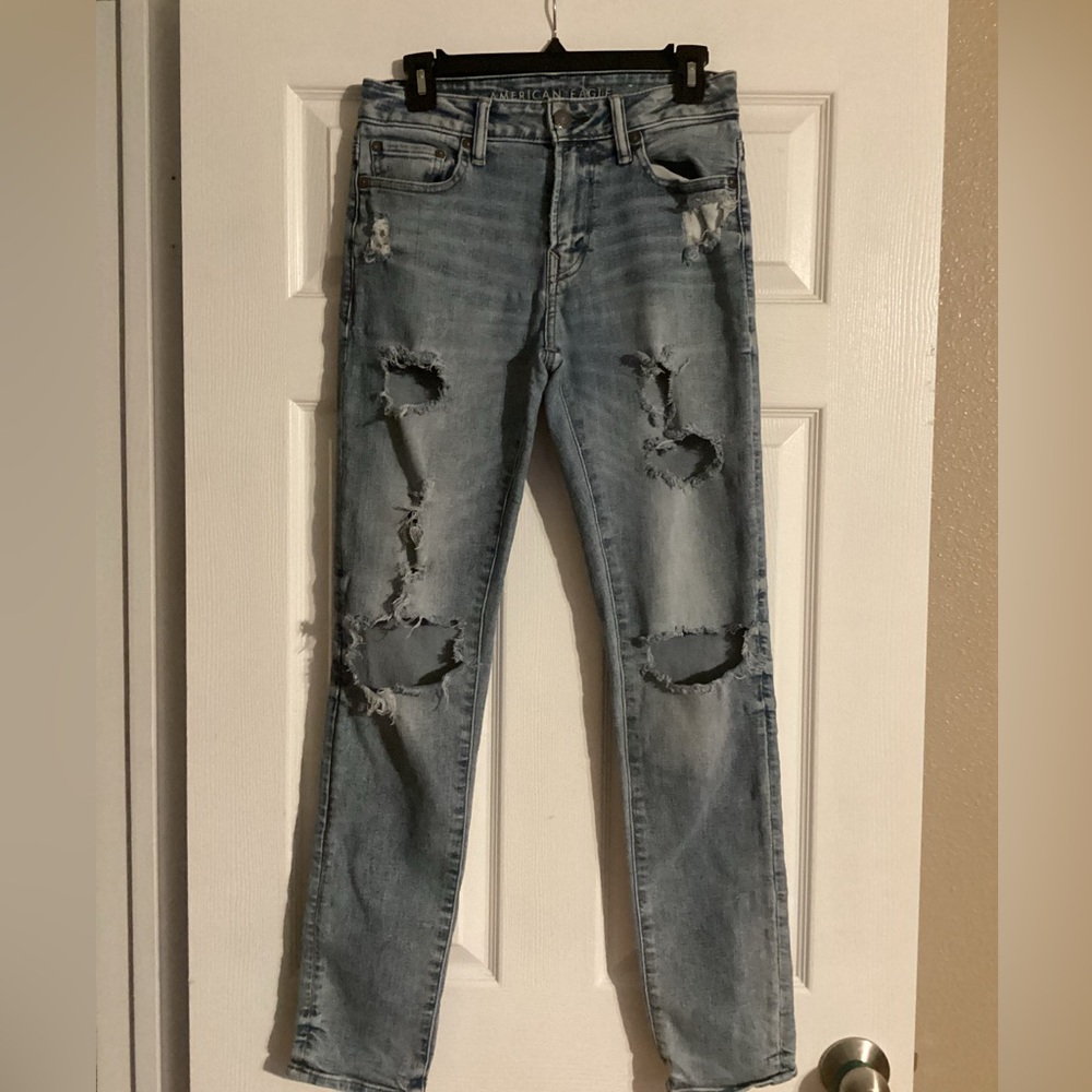 Men’s American Eagle 28x32 distressed Athletic Skinny jeans